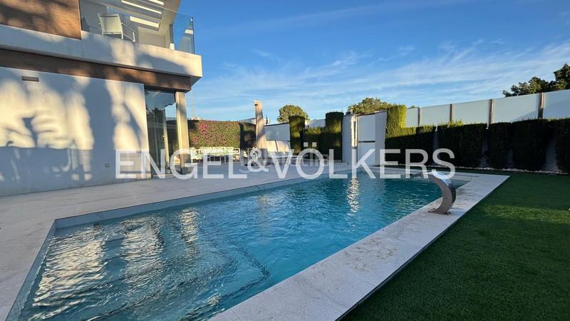 Foto d5f9c357-c62e-4d50-9a31-4d3d5a342893. Haus mit heizung parking pool in Los Almendros Orihuela