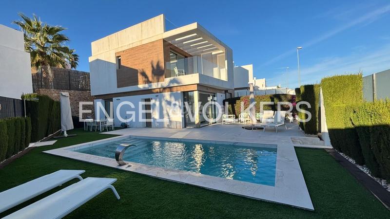 Foto d9e0c74a-1214-44af-a61c-6d2dc3d93ea9. Haus mit heizung parking pool in Los Almendros Orihuela