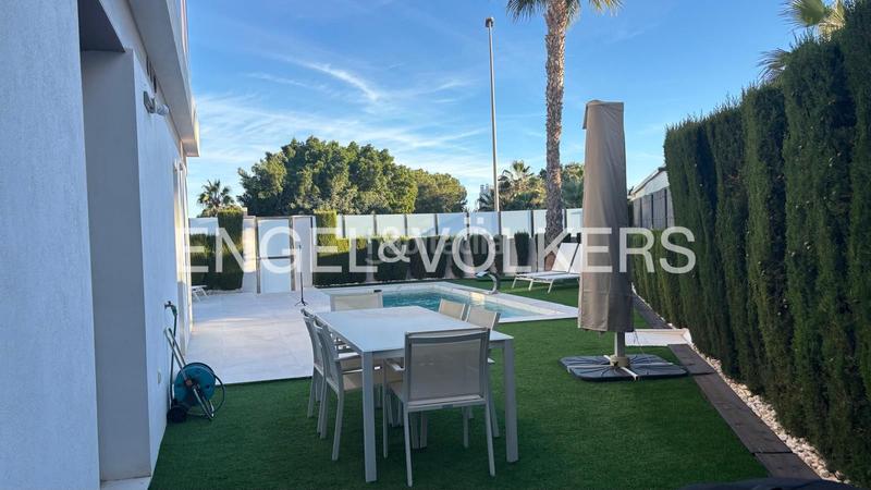 Foto dfe27ced-b58e-4ffc-ba90-915e5be4217a. Haus mit heizung parking pool in Los Almendros Orihuela