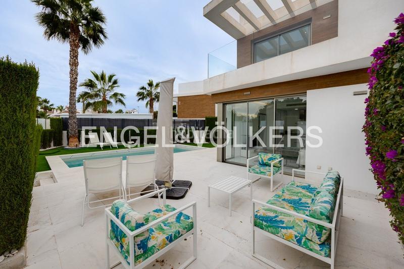 Foto eead01d5-eaad-40aa-a518-94c0f02bbeca. Casa con riscaldamento parcheggio piscina in Los Almendros Orihuela