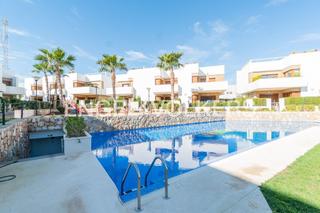 Apartament a La Zenia. Apartamento en planta baja con licencia turística, terraza y pis