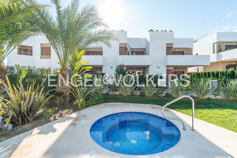 Foto ca3292e1-0a87-43eb-b95c-04ddfbe44908. Apartment with heating parking pool in La Zenia Orihuela