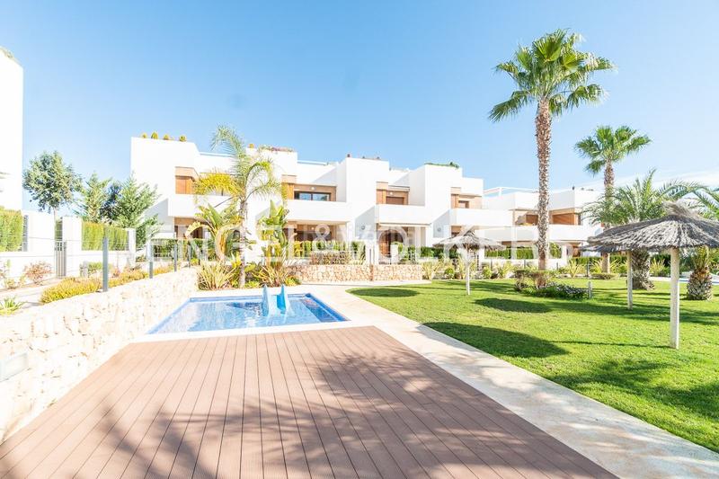 Foto cf757536-d2bf-4f7c-b95d-ea7c20befe00. Apartment with heating parking pool in La Zenia Orihuela