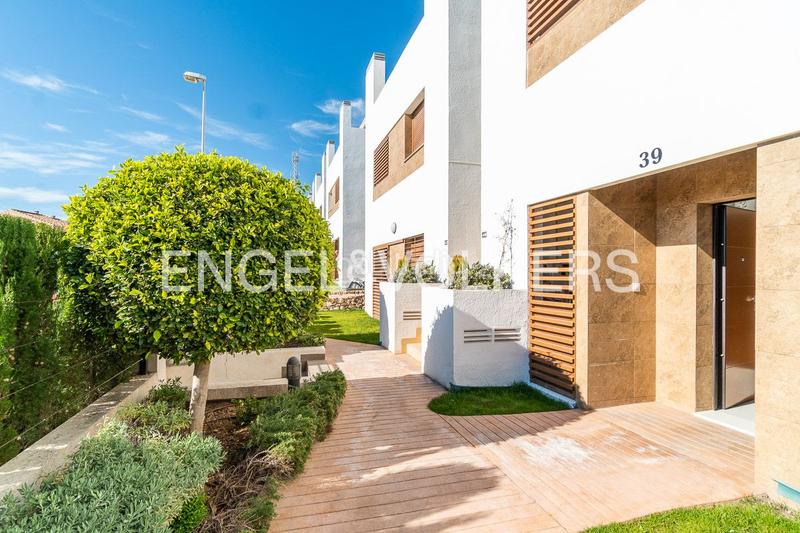 Foto d32a592a-d6c0-4d27-b211-62a55c37d079. Apartment with heating parking pool in La Zenia Orihuela