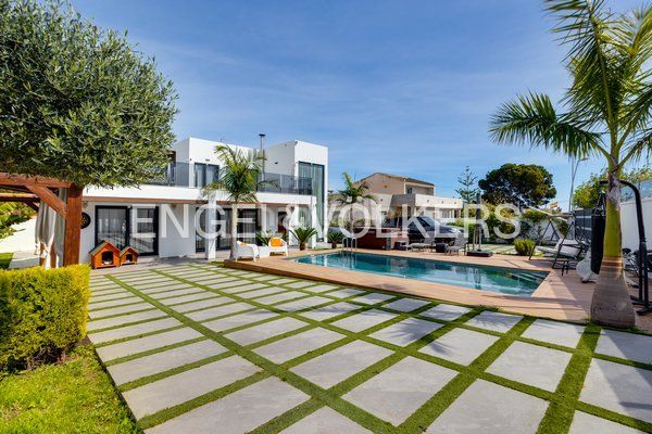 Foto 6c7f7207-0510-4093-85e7-d90f6aa99f4c. Masia amb calefacció aparcament piscina a Los Balcones-Los Altos Torrevieja