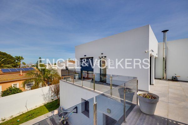 Foto f95f4ca1-50b8-4210-9209-e389c97a82e6. Masia amb calefacció aparcament piscina a Los Balcones-Los Altos Torrevieja