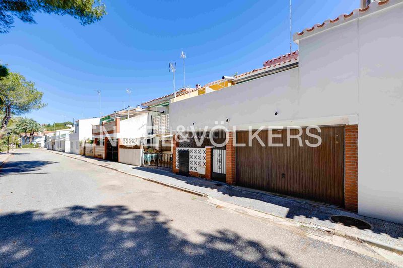 Foto 132be7ef-3818-422e-8ed5-4c7cd70c14b0. Casa amb calefacció aparcament a Campoamor Orihuela