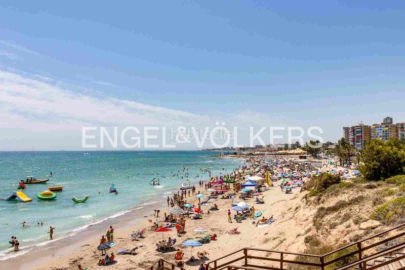 Foto 4bd4f185-97bc-495f-a726-5d00ad1a9c7b. Casa amb calefacció aparcament a Campoamor Orihuela