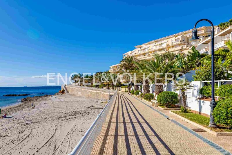 Foto 5de4d67c-d4d5-4a89-8c66-0ab89322c461. Casa amb calefacció aparcament a Campoamor Orihuela