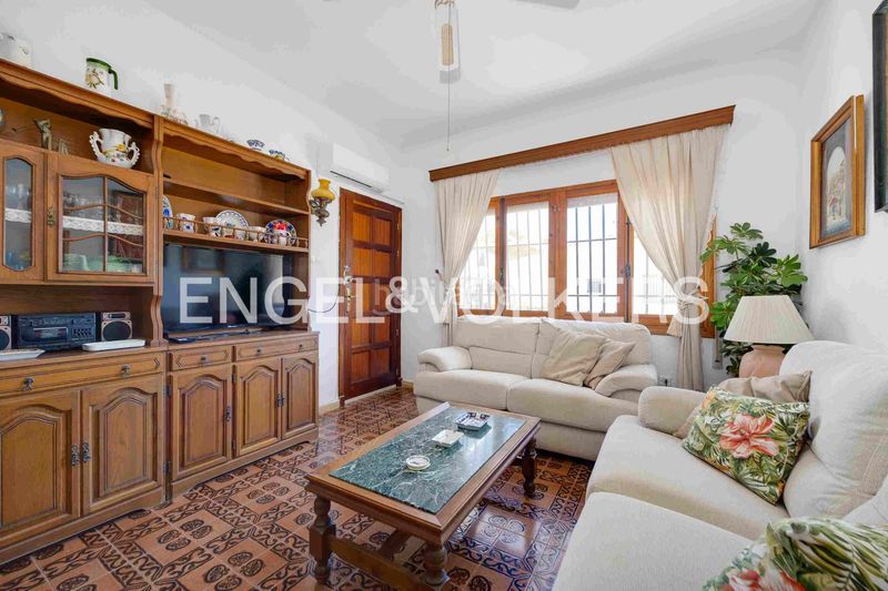 Foto 6357a2c1-bc94-4c24-aea3-771c09f22dc8. Casa amb calefacció aparcament a Campoamor Orihuela