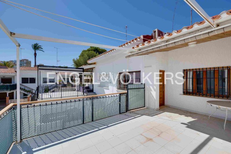 Foto 6b8b8f94-f9cc-463a-9f7a-813fea20d6ca. Casa amb calefacció aparcament a Campoamor Orihuela