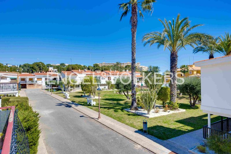 Foto 73ca1581-3e92-4102-802d-c0afe18976f3. Casa amb calefacció aparcament a Campoamor Orihuela