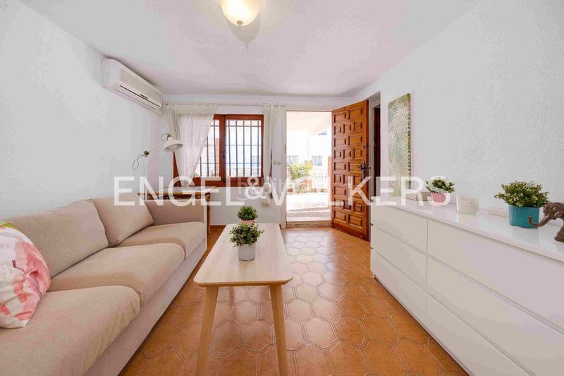 Foto 7d65f303-dc62-4653-9c3c-d491697cf39a. Casa amb calefacció aparcament a Campoamor Orihuela