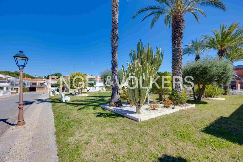 Foto 85d8926d-36eb-4232-b2ee-68fe77d207a7. Casa amb calefacció aparcament a Campoamor Orihuela