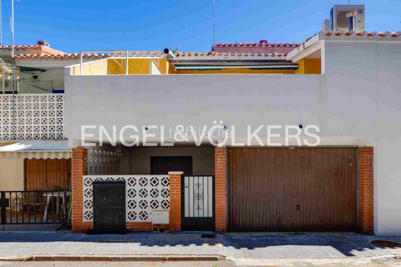 Foto 8f293526-b88b-4b08-9dcb-effb778a24e4. Casa amb calefacció aparcament a Campoamor Orihuela