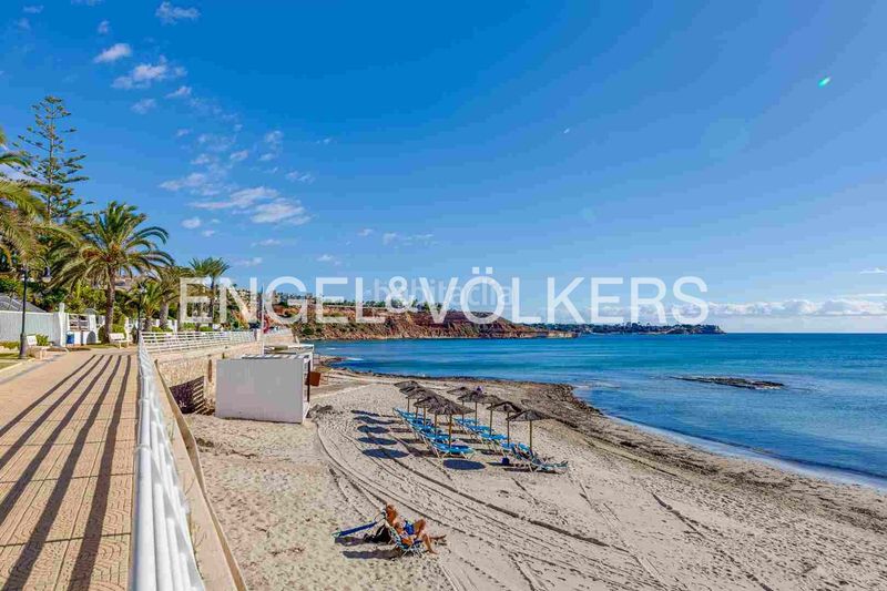 Foto 9a5438cd-ff22-432c-89de-ea7bfb13ff72. Casa amb calefacció aparcament a Campoamor Orihuela