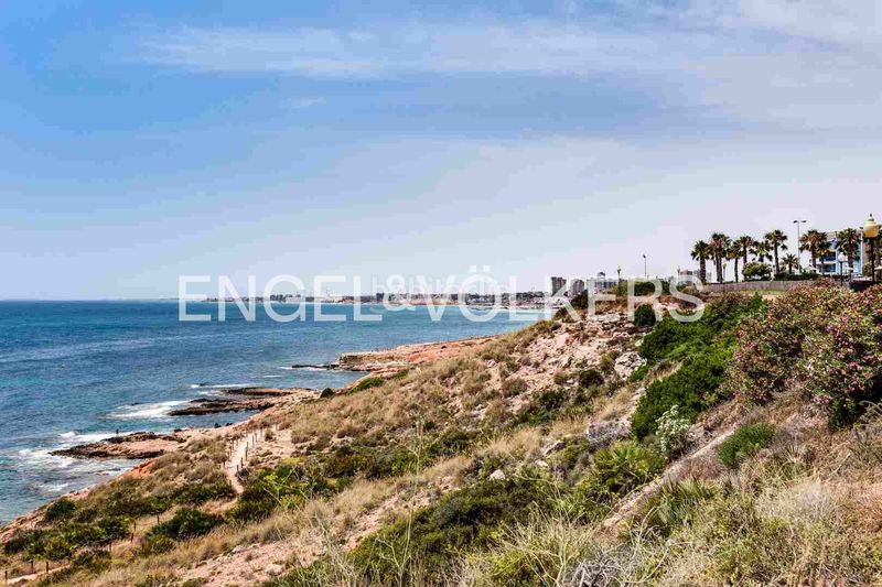 Foto a4e5ba7e-0262-434c-8102-583d674f82bd. Casa amb calefacció aparcament a Campoamor Orihuela