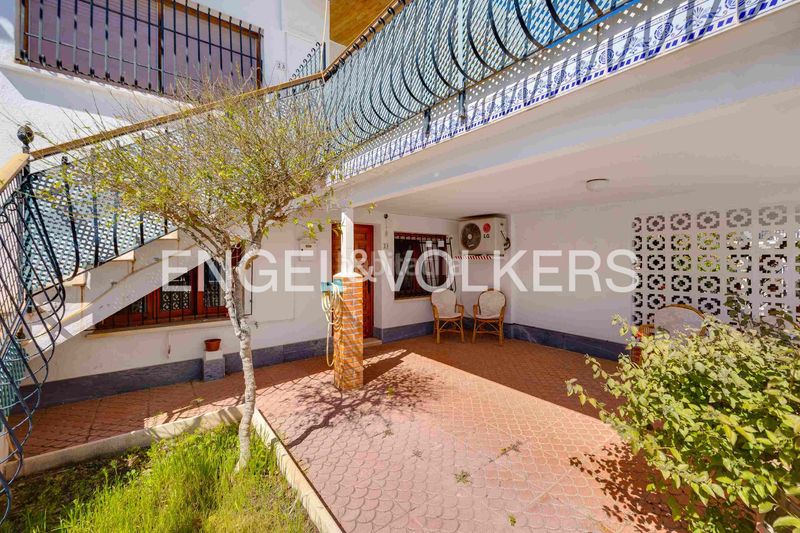 Foto a5005127-2472-4cee-8272-6e02b545842e. Casa amb calefacció aparcament a Campoamor Orihuela