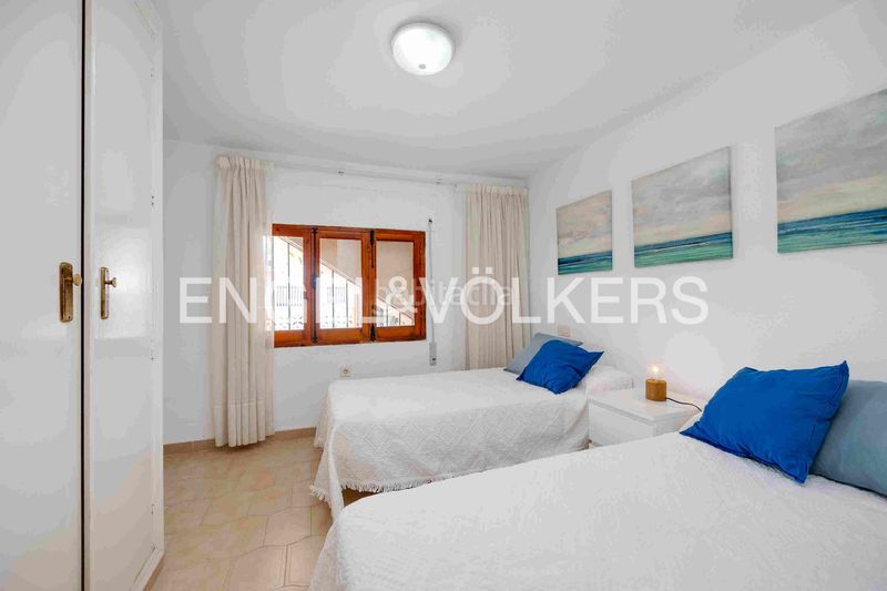 Foto c9bb2e81-b151-4c4e-9aed-5507a9d8fa7e. Casa amb calefacció aparcament a Campoamor Orihuela