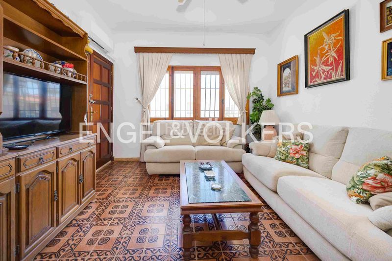 Foto d82a5066-7d91-42fc-8195-05e055b5c10b. Casa amb calefacció aparcament a Campoamor Orihuela