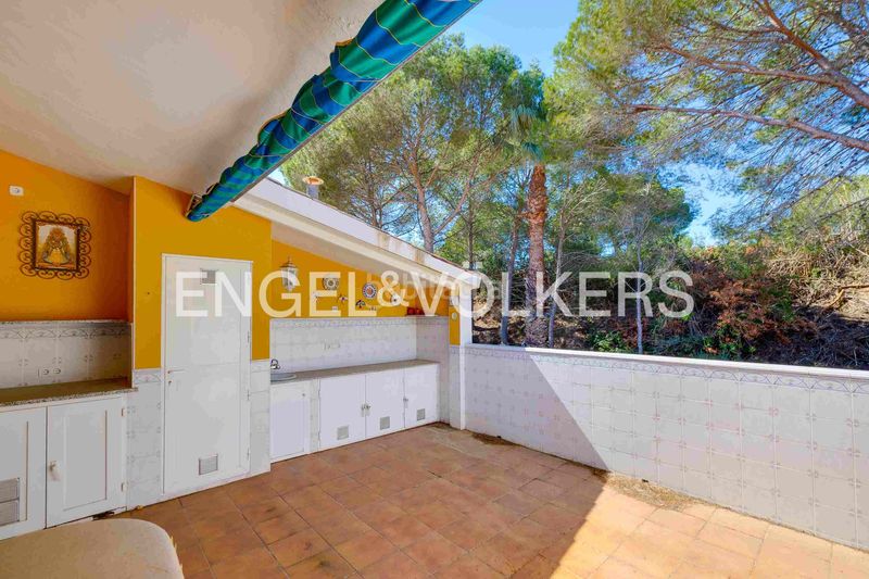 Foto d8eb02bd-ecb1-4e8d-9cb6-8f34f19fa240. Casa amb calefacció aparcament a Campoamor Orihuela