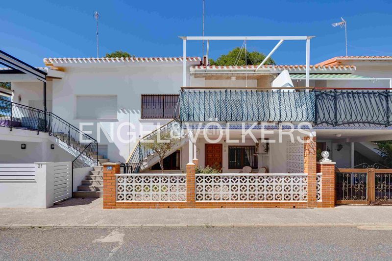 Foto f34eb6a3-e6ee-4250-b11e-75a254620135. Casa amb calefacció aparcament a Campoamor Orihuela