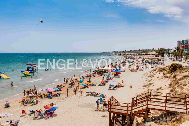 Foto f567f23f-10ad-4380-9d28-e87c137eae87. Casa amb calefacció aparcament a Campoamor Orihuela