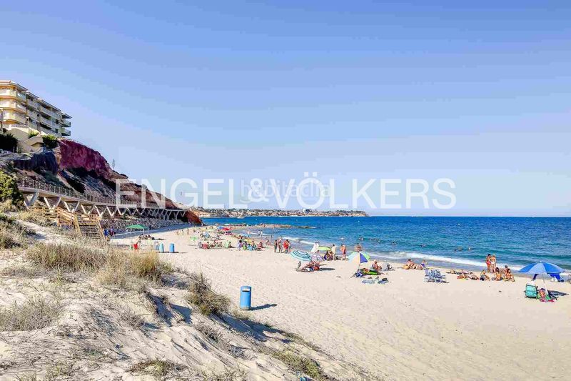 Foto f5ec0b59-1e6a-42d4-80f0-a4011259e8f8. Casa amb calefacció aparcament a Campoamor Orihuela