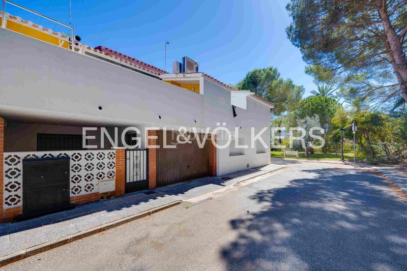 Foto f948e87c-4f1b-4e6a-957c-fa4f852b0be4. Casa amb calefacció aparcament a Campoamor Orihuela