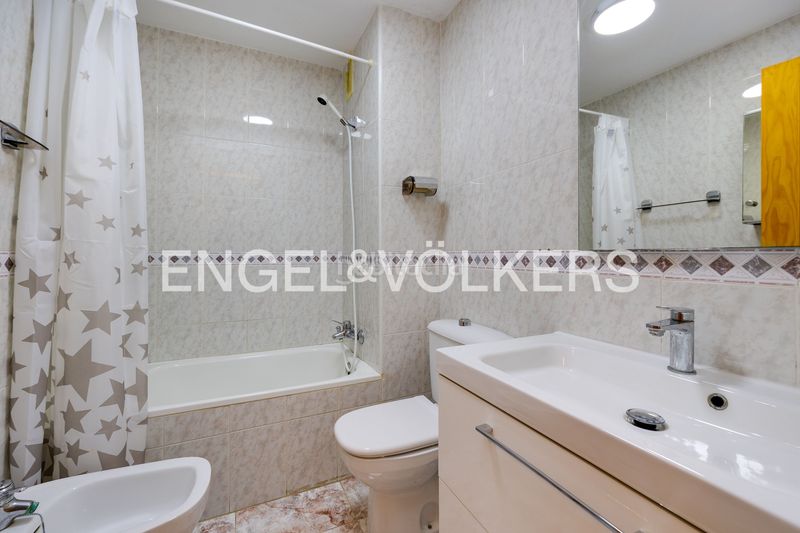 Foto a9ea1fb7-4d2f-49e9-b488-8441bf3e55cb. Pis amb calefacció aparcament a Zona Playa del Cura Torrevieja