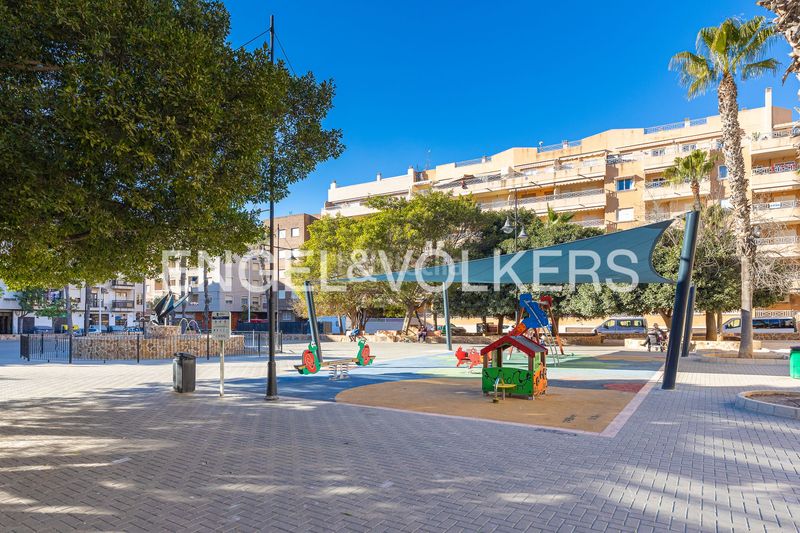 Foto e492d899-4a35-4dfc-98cb-d99a2d465fff. Pis amb calefacció aparcament a Zona Playa del Cura Torrevieja