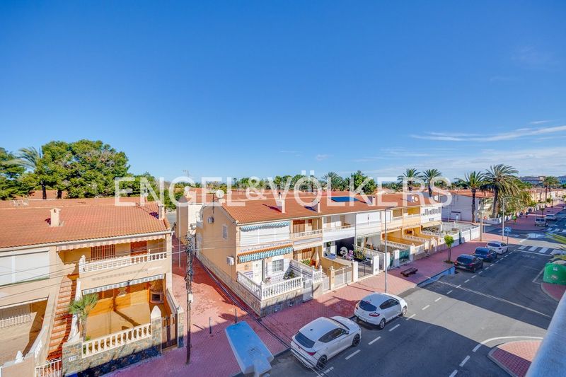 Foto 675c2863-260d-4958-9145-d6e42e57038e. Àtic amb calefacció a Playa de los Náufragos Torrevieja