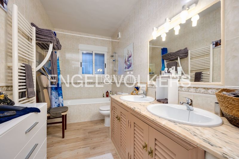 Foto 7639b9be-6c96-48d5-af6c-859175a84288. Casa amb calefacció aparcament piscina a Daya Vieja