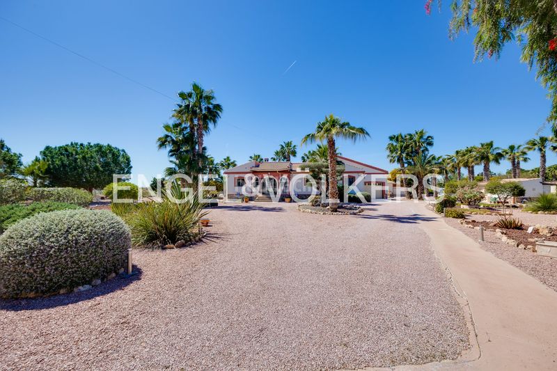 Foto 8594616c-8f99-4030-a907-4bc3bd081c19. Casa amb calefacció aparcament piscina a Daya Vieja