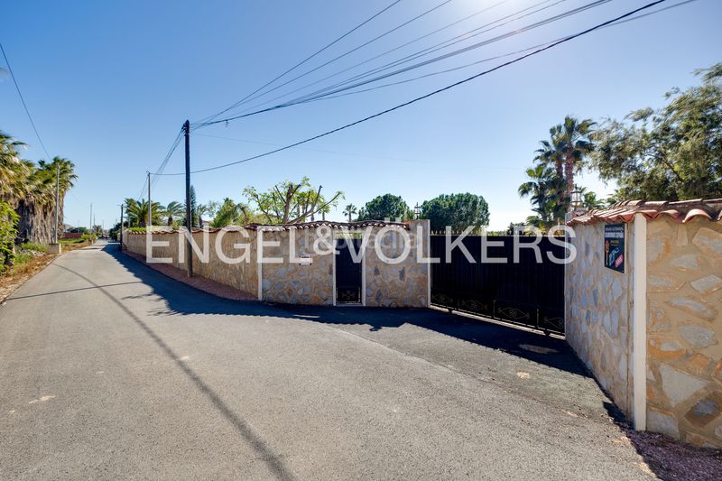 Foto 91ef3329-b2e1-49e5-807a-faa23a0f7e15. Casa amb calefacció aparcament piscina a Daya Vieja