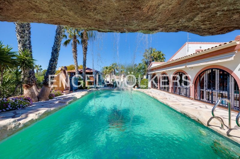 Foto d78bccd9-2f76-4869-b67a-78f7f933cc41. Casa amb calefacció aparcament piscina a Daya Vieja