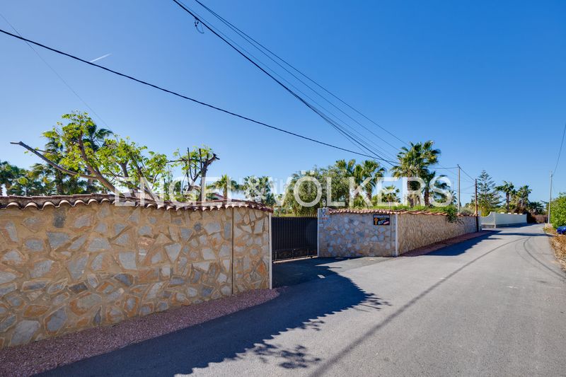 Foto e45ab6de-f52e-48f7-aa11-4e9747b74899. Casa amb calefacció aparcament piscina a Daya Vieja