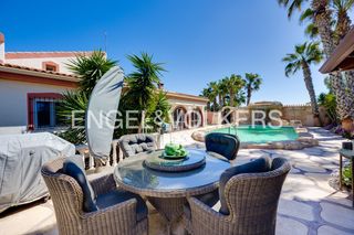 Casa a Daya Vieja. Exclusiva finca de 7.244 m con vivienda de 257 m en daya vieja