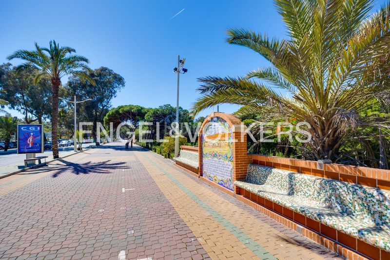 Foto 1bf9f7e9-e2ef-4a9d-8d21-366d8e1fa161. Flat with heating parking pool in Puerto Deportivo Guardamar del Segura