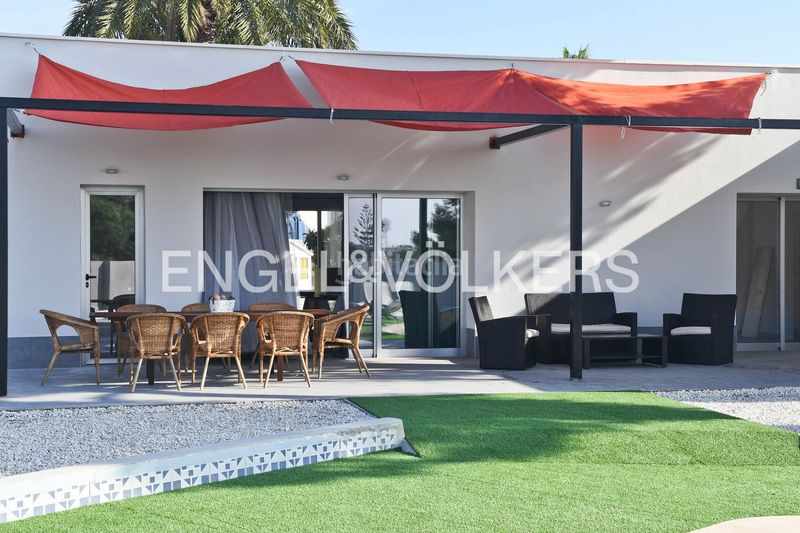 Foto ba590524-4745-450c-b84f-f8a487dee214. Lloguer casa amb calefacció aparcament piscina a Torrevieja