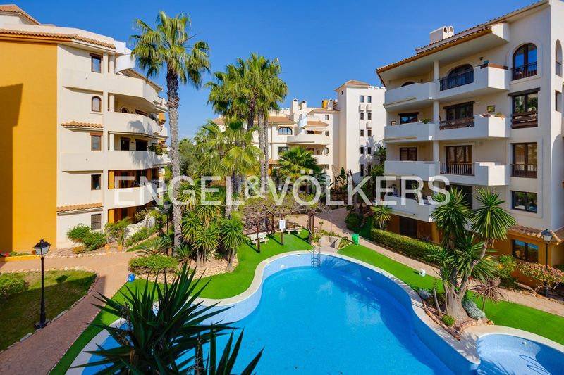 Foto 62fbfce6-2715-43ec-a81a-3395953018f2. Flat with heating parking pool in Punta Prima Torrevieja