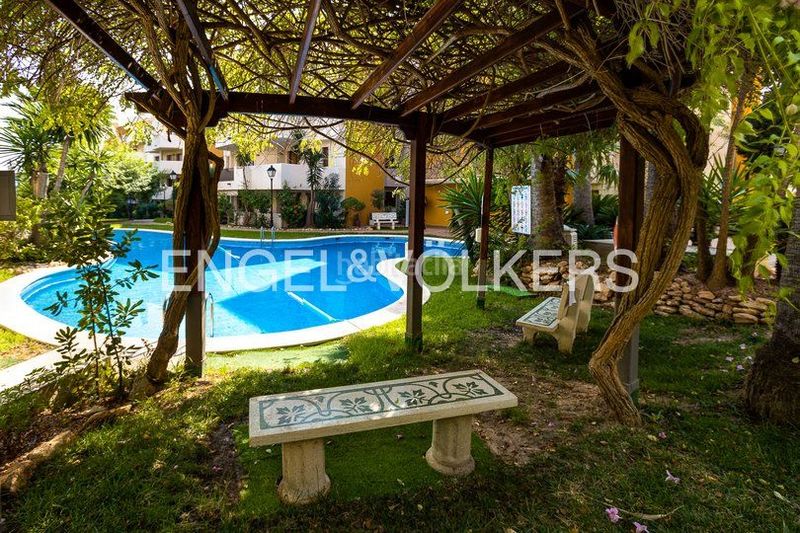 Foto daf8a689-b72f-493b-ab08-87a9a6ff7f72. Flat with heating parking pool in Punta Prima Torrevieja