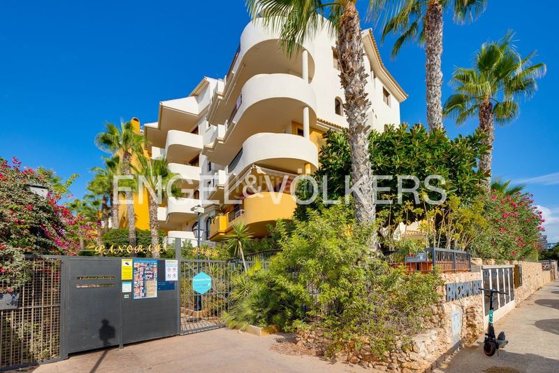 Foto e90526e2-d703-4af8-9c3f-a4e5bcc7ee43. Flat with heating parking pool in Punta Prima Torrevieja