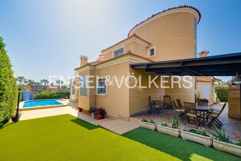 Foto ee723fb5-2fc2-4607-9019-f074fdf2e50c. Masia amb calefacció aparcament piscina a Cañada del Molino Torrevieja