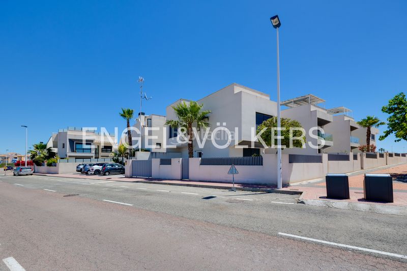 Foto 2a7b01a8-da53-424a-b16f-c156e104bdfd. Casa amb calefacció aparcament piscina a La Veleta Torrevieja