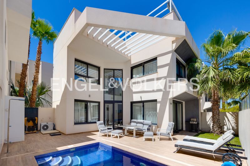 Foto 4fafef42-52e9-4675-a4ae-3dc05d0e45d4. Casa amb calefacció aparcament piscina a La Veleta Torrevieja