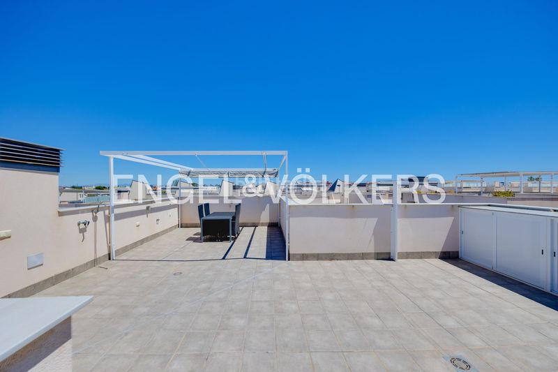 Foto 8c5ee6bf-43f1-4808-ba57-280050ecd58c. Casa amb calefacció aparcament piscina a La Veleta Torrevieja