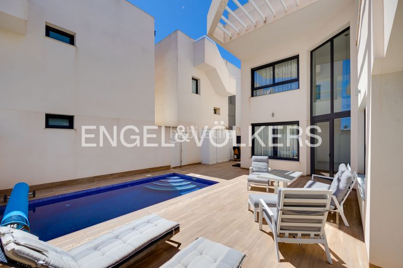 Foto a7be7dfc-f243-4244-a240-056b495915bb. Casa amb calefacció aparcament piscina a La Veleta Torrevieja