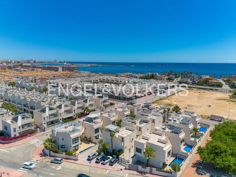 Foto ca973a96-3204-4e32-803b-b2dfa18b261b. Casa amb calefacció aparcament piscina a La Veleta Torrevieja