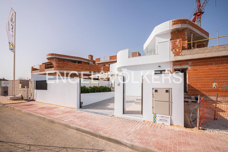 Foto d1435735-825a-4957-8178-b7c78da60d4f. Casa a schiera con riscaldamento parcheggio piscina in Torrevieja